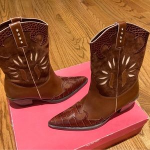 Vaneli leather boots size 10 in original box.